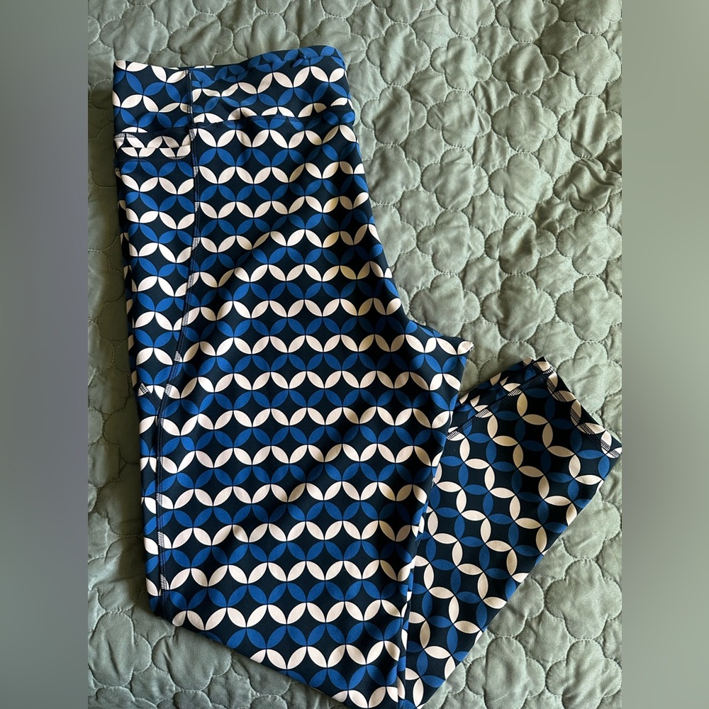 Boden Navy, Blue & Pale Pink Geometric Leggings EUC
